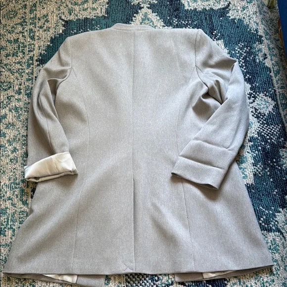 Calvin Klein Gray Blazer with Notched Lapel and Long-Line Silhouette - Picture 5 of 5